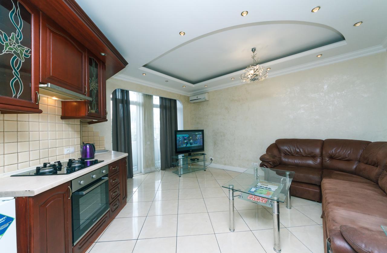 Two Bedroom Apartment On Kreschatik, Kyiv Center With Great View Buitenkant foto
